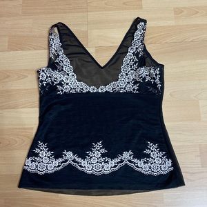 WACOAL. EMBRACE LACE TOP SIZE LARGE. Lace front , Mesh back .